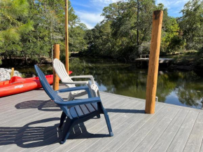 Waterfront Newly Renovated and Decorated 3brs home